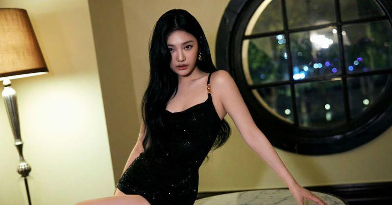 7 Gaya Mewah Ningning aespa di Versace Icons Dinner, Bikin Salah Fokus
